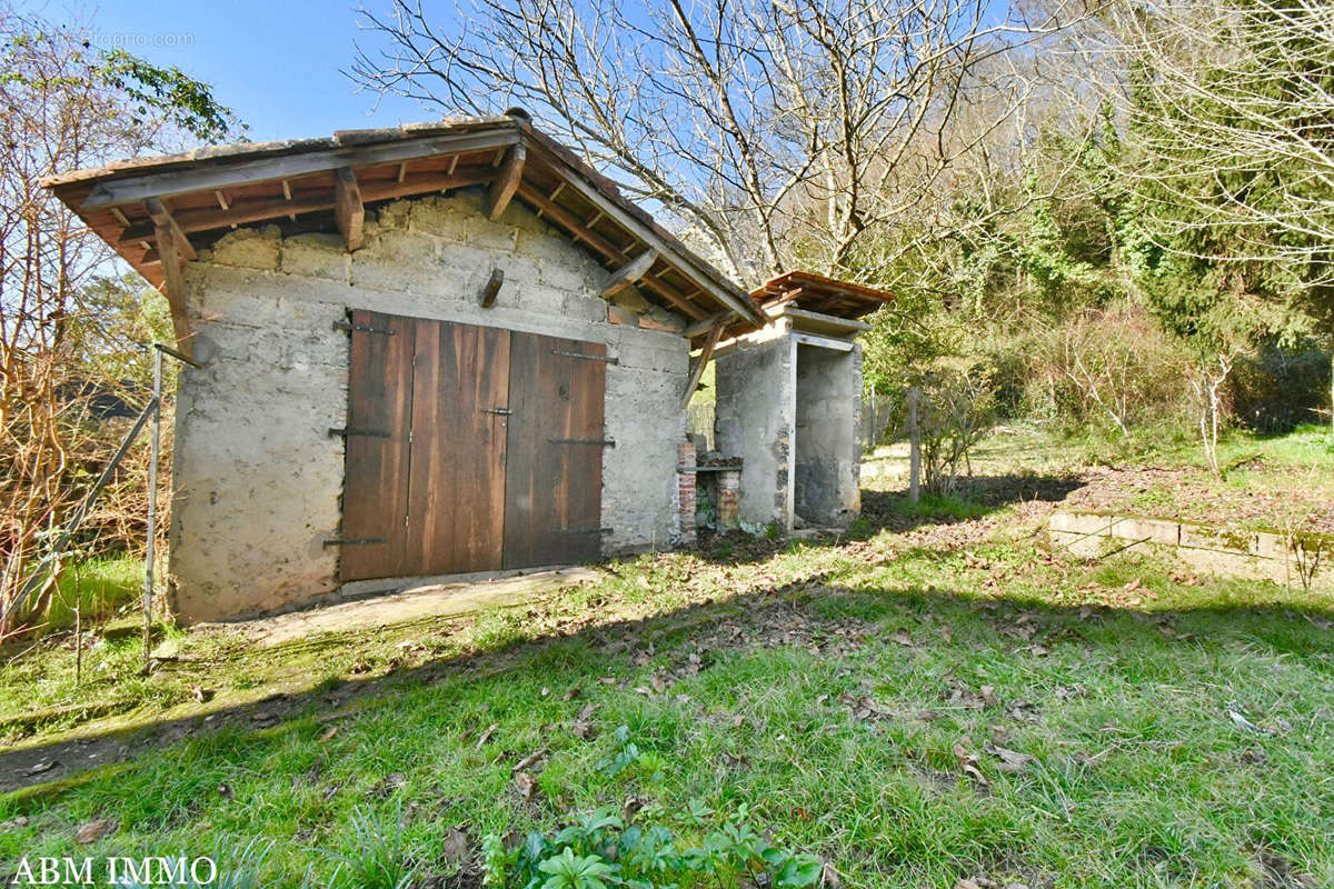 Maison à CREYSSE