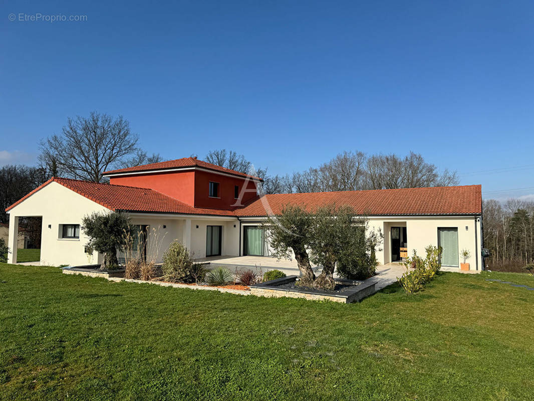 Maison à CONDAT-SUR-VIENNE