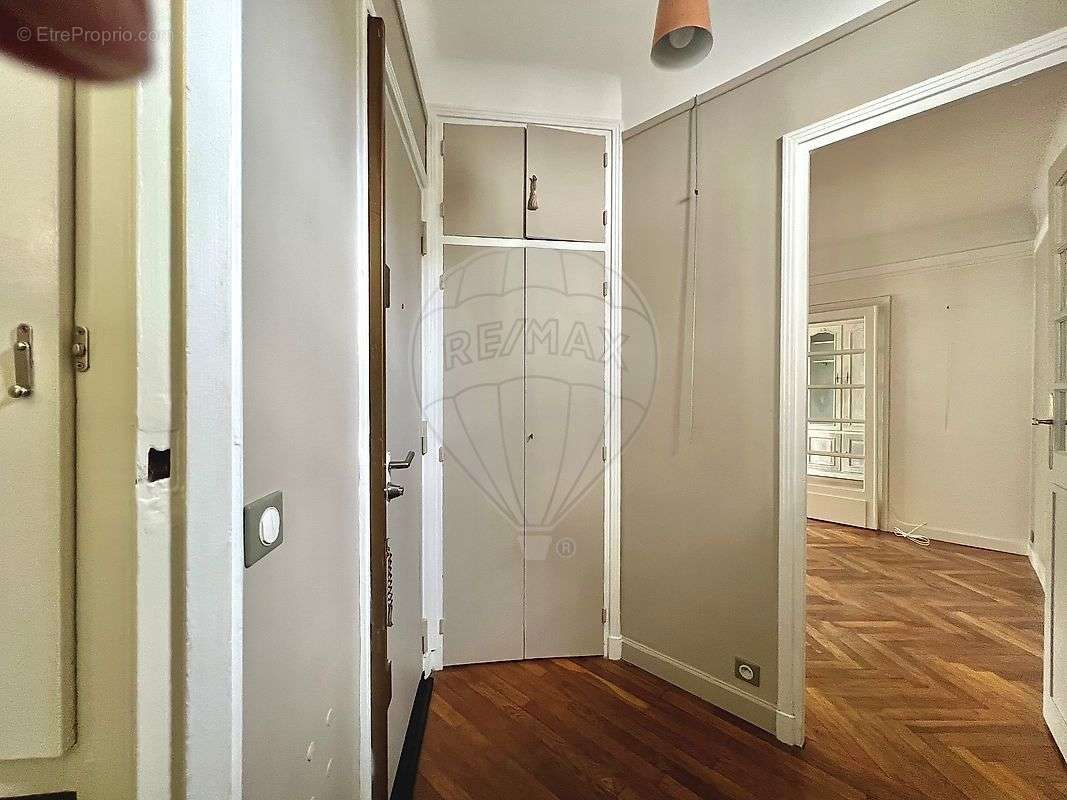 Appartement à PARIS-16E