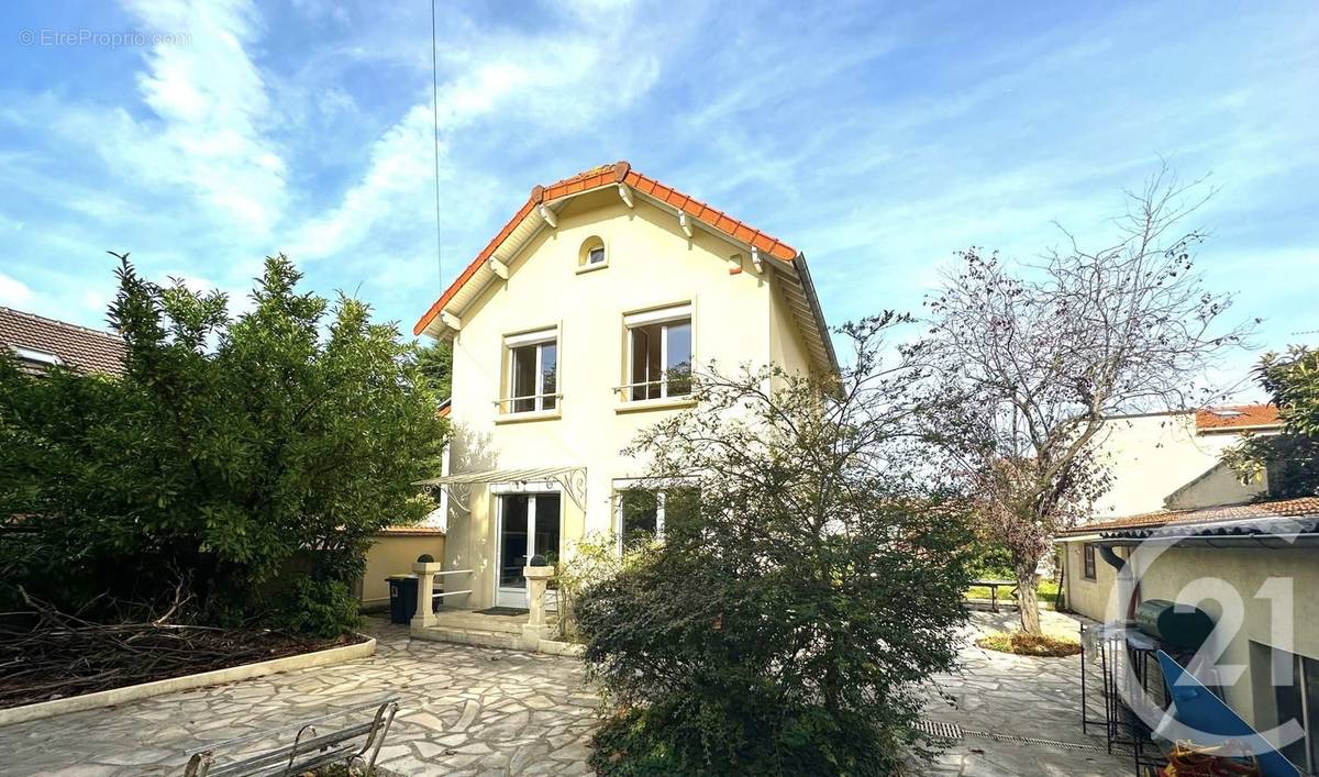 Maison à SAINT-MAUR-DES-FOSSES