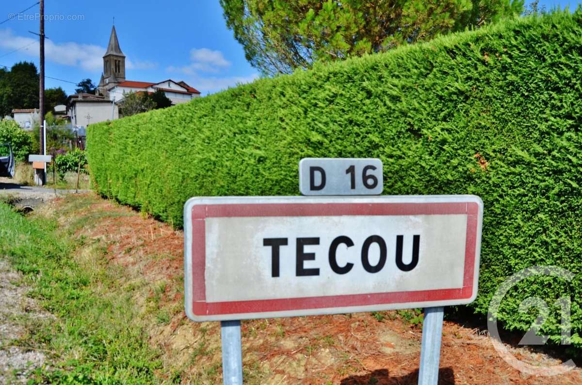 Terrain à TECOU