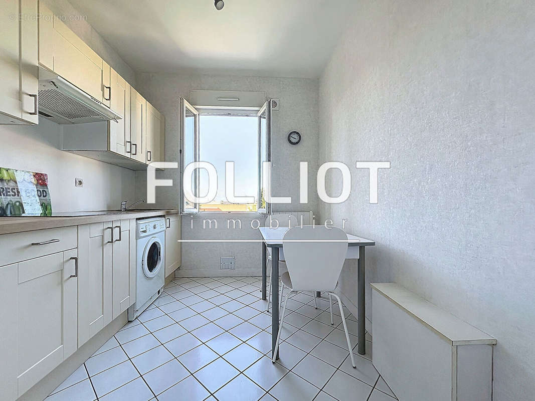 Appartement à DONVILLE-LES-BAINS