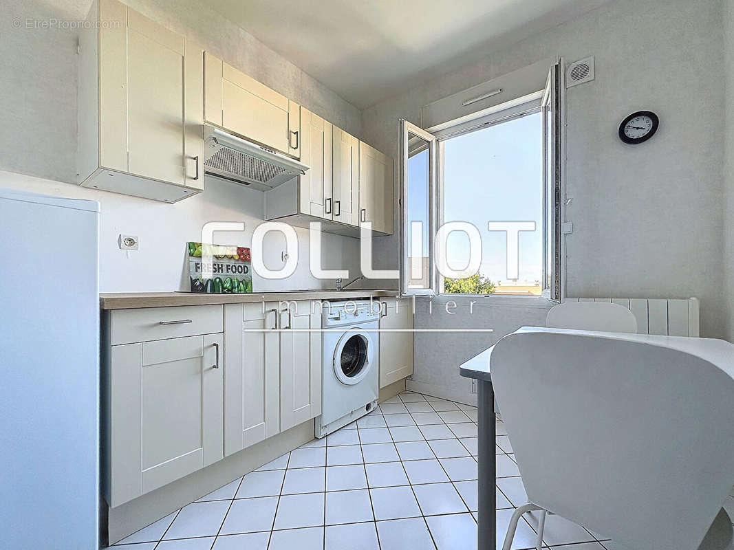 Appartement à DONVILLE-LES-BAINS