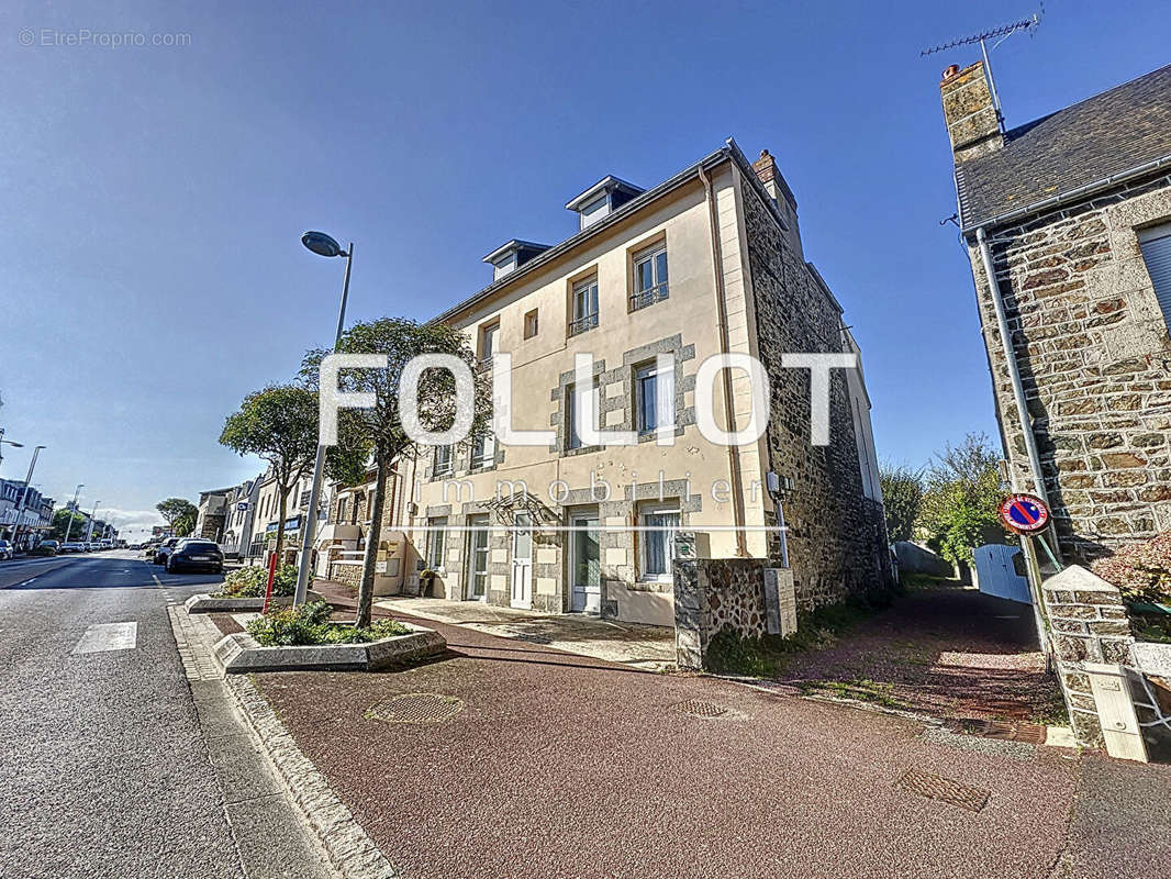 Appartement à DONVILLE-LES-BAINS