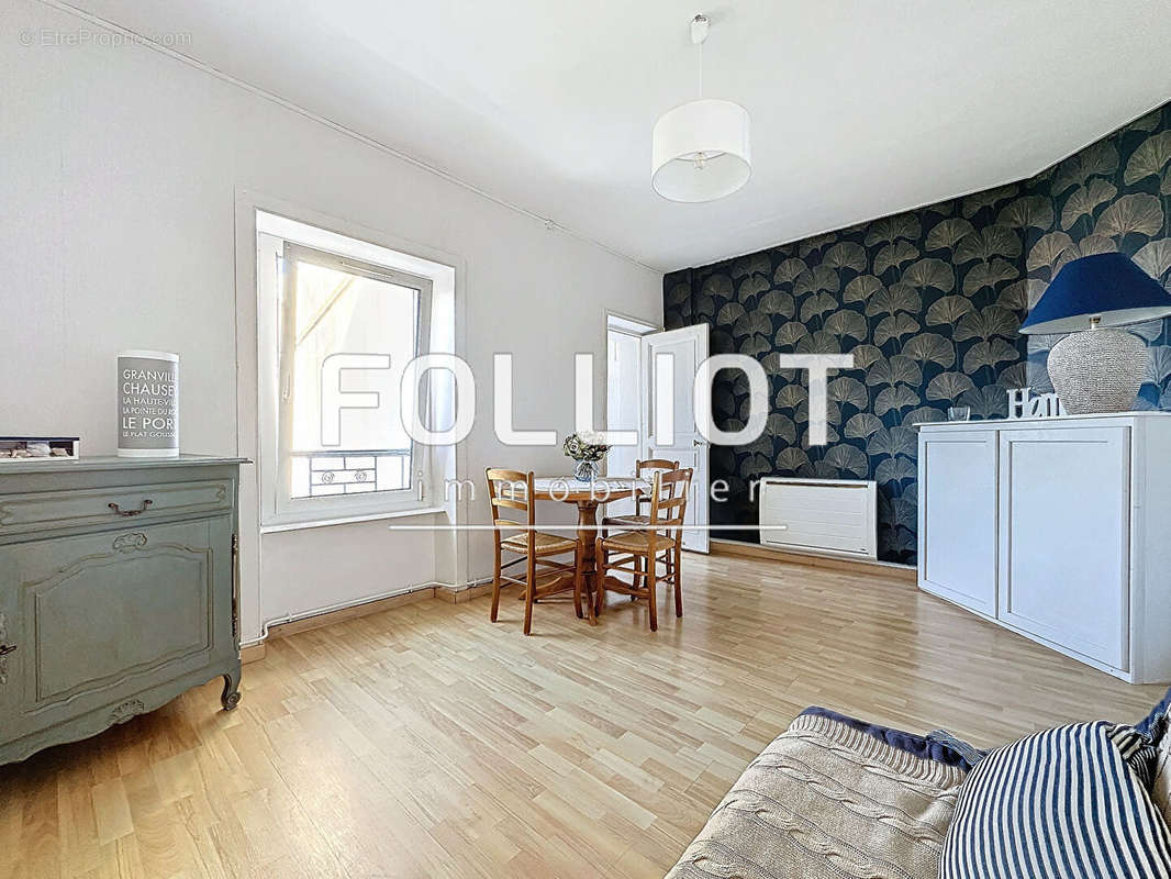 Appartement à DONVILLE-LES-BAINS