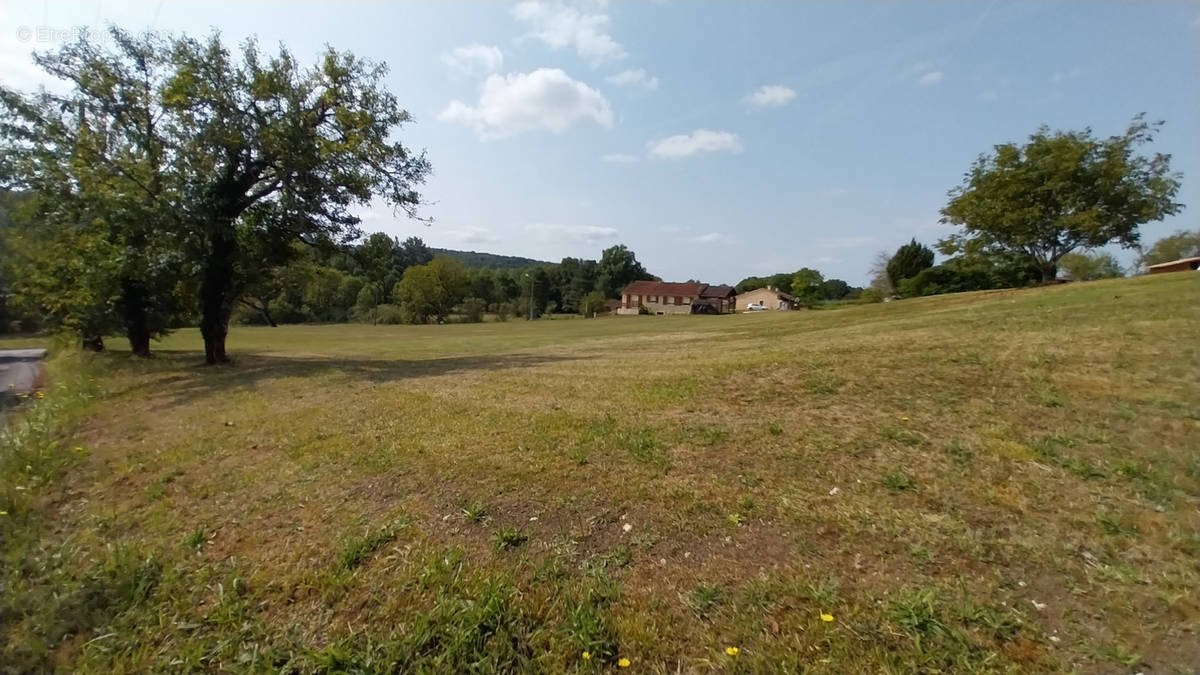 Terrain à CHATEAU-L&#039;EVEQUE