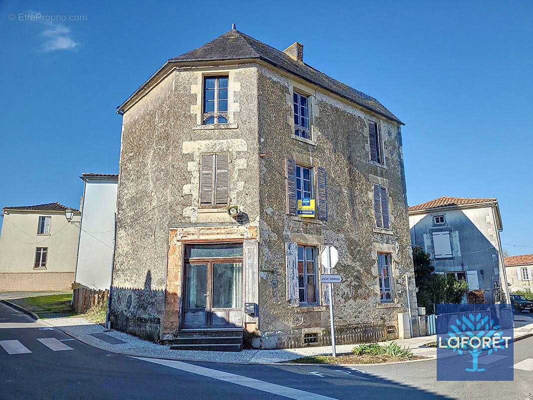 Maison à LA CAILLERE-SAINT-HILAIRE