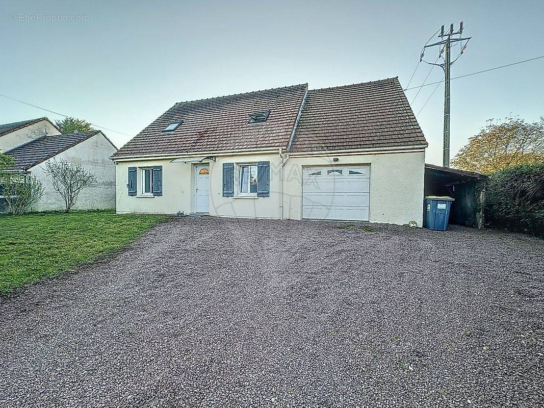 Maison à THORIGNY-SUR-OREUSE