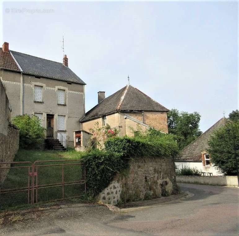 Maison à CUSSY-EN-MORVAN