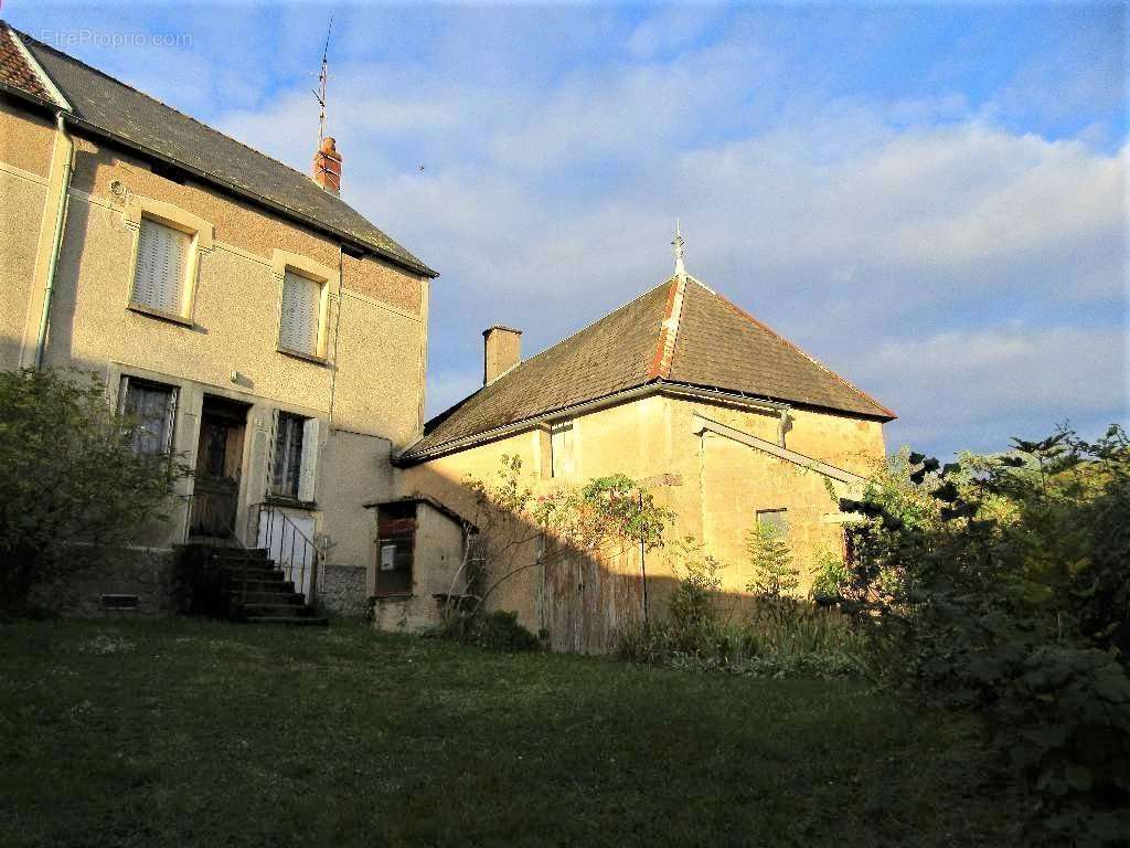 Maison à CUSSY-EN-MORVAN