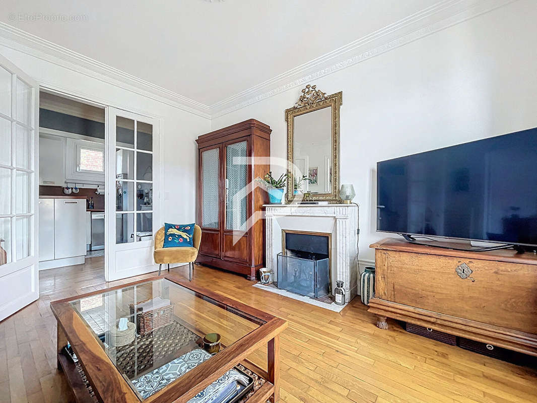 Appartement à COURBEVOIE