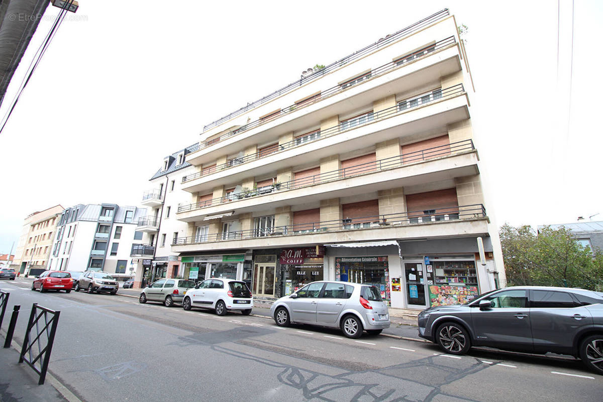 Appartement à SARTROUVILLE