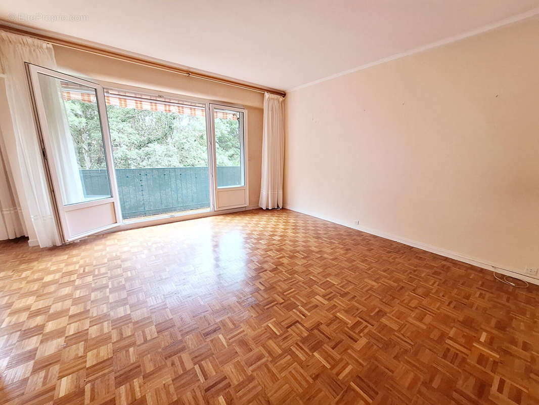 Appartement à VERNEUIL-SUR-SEINE