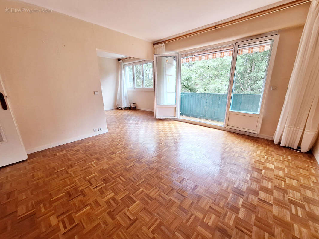 Appartement à VERNEUIL-SUR-SEINE