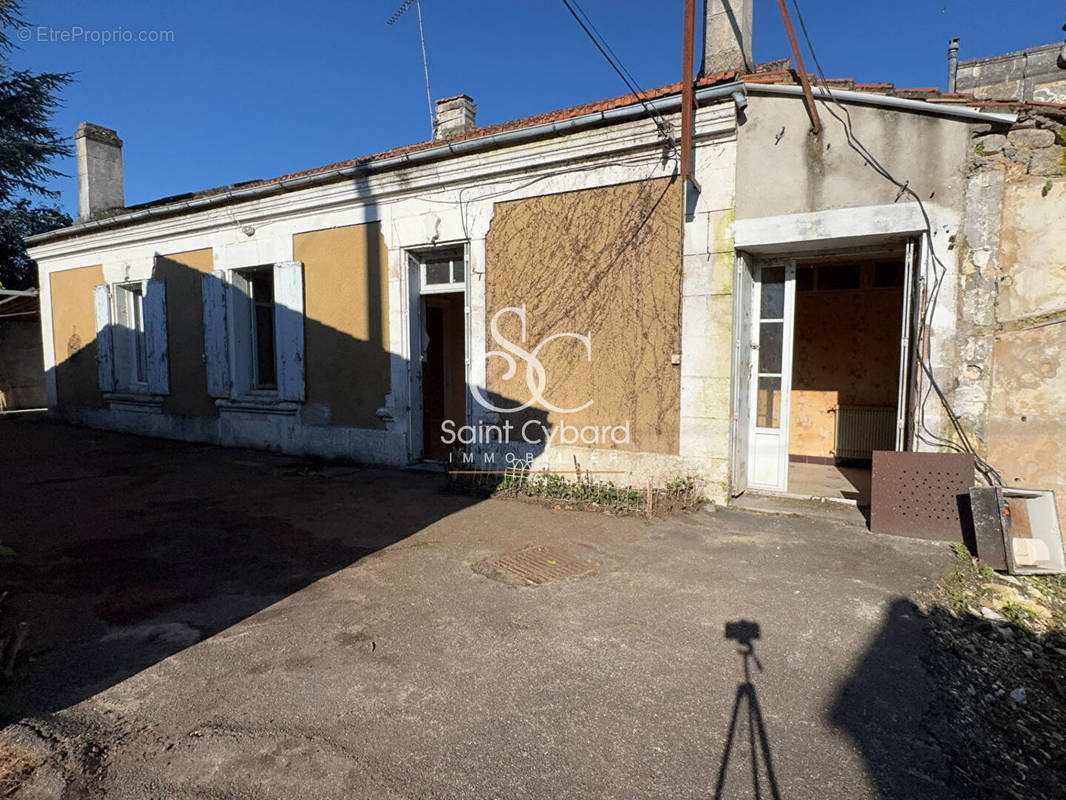 Maison à SAINT-YRIEIX-SUR-CHARENTE