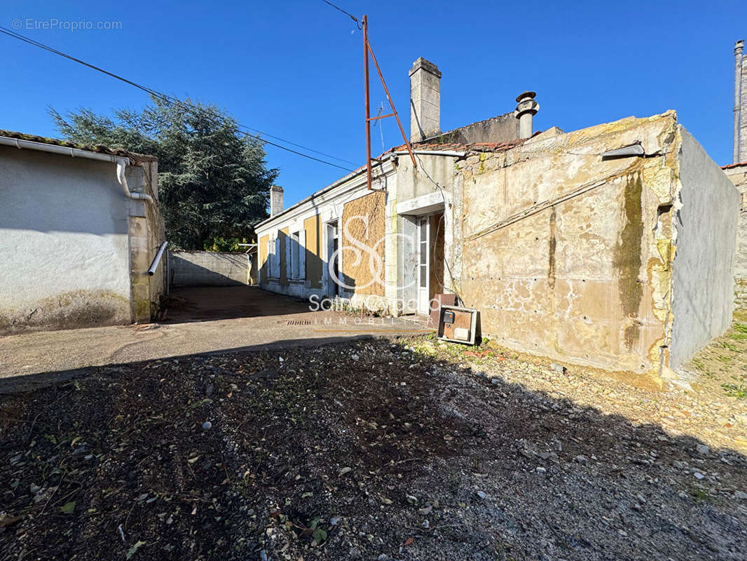 Maison à SAINT-YRIEIX-SUR-CHARENTE