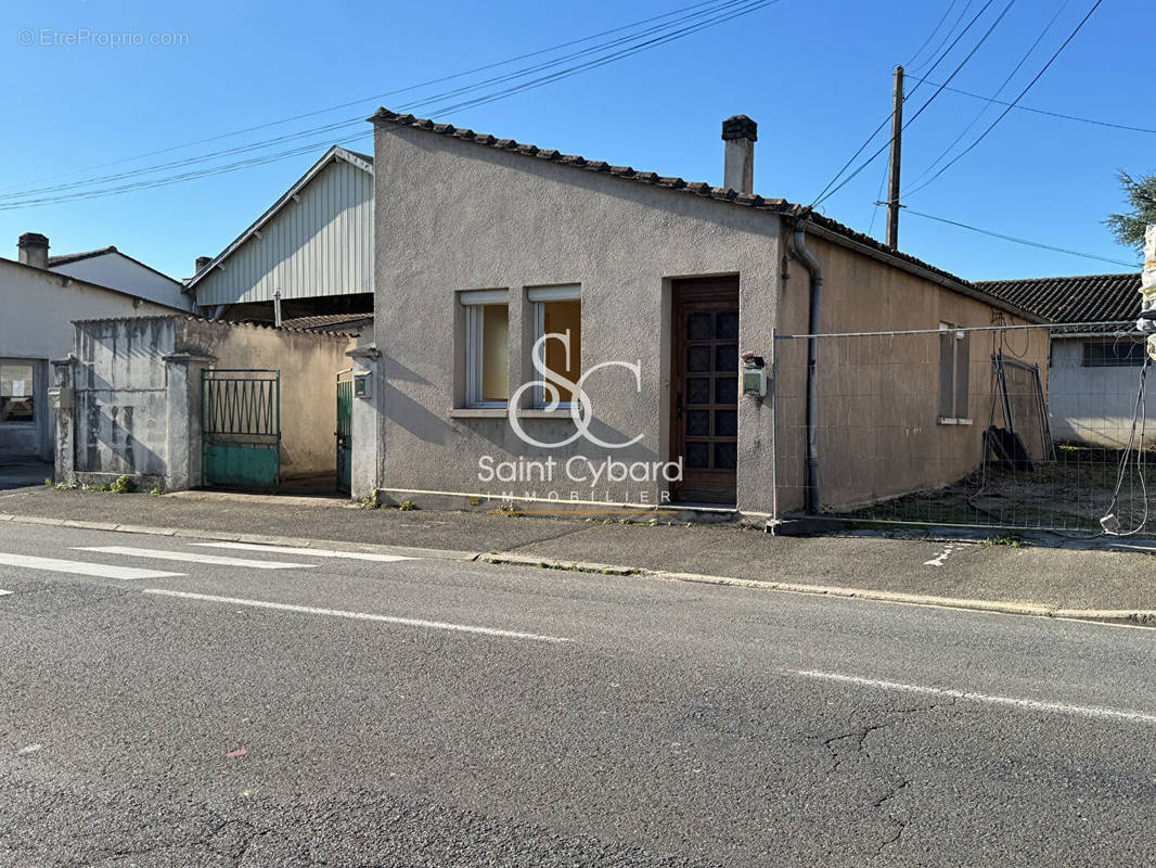 Maison à SAINT-YRIEIX-SUR-CHARENTE