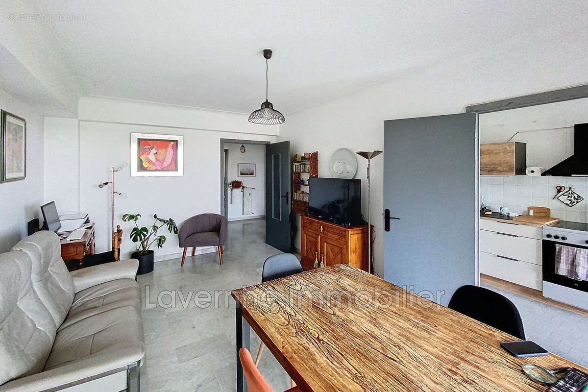 Appartement à VALLAURIS