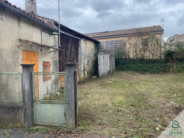 Maison à LA COURONNE