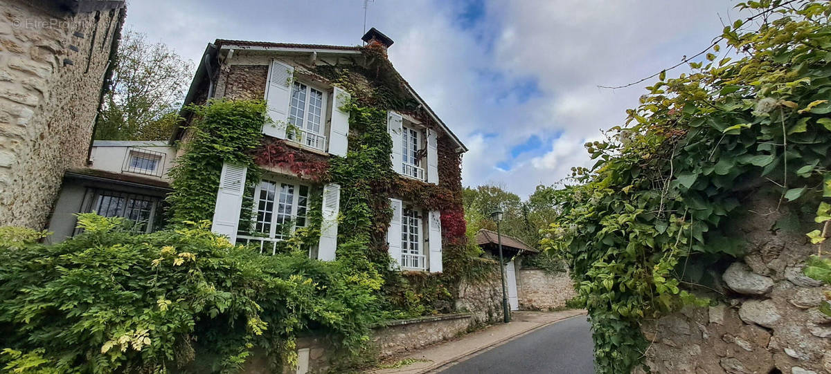 Maison à VARENNES-JARCY