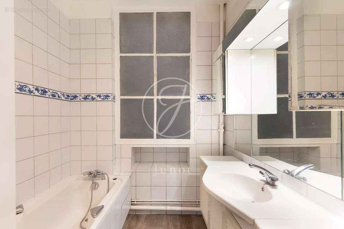 Appartement à PARIS-16E