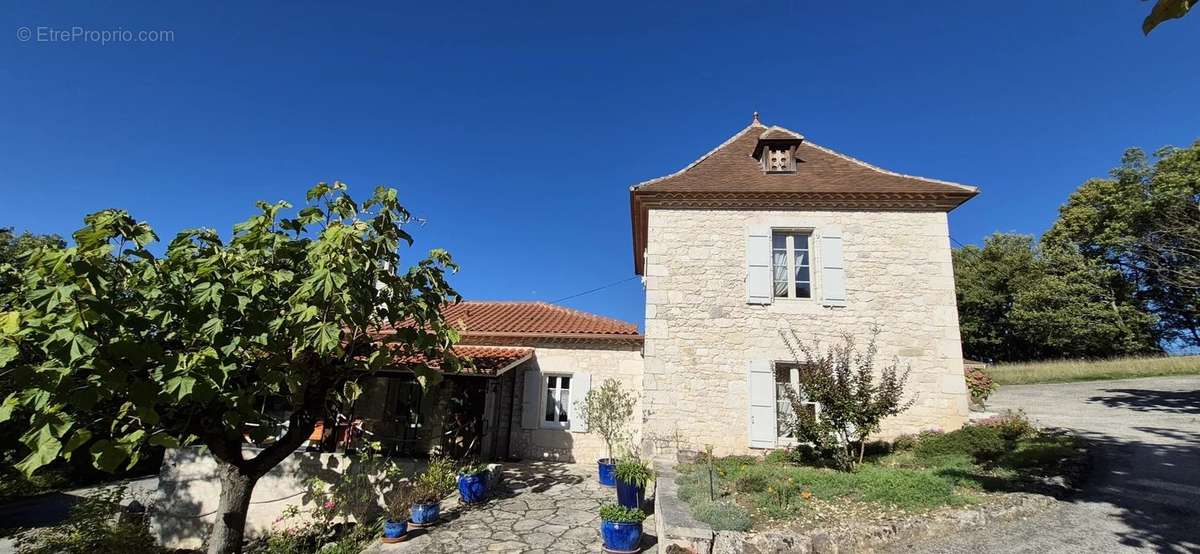 Maison à MONTAIGU-DE-QUERCY