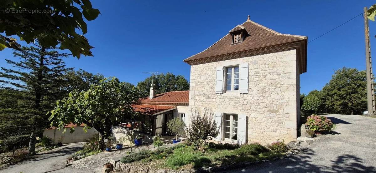 Maison à MONTAIGU-DE-QUERCY