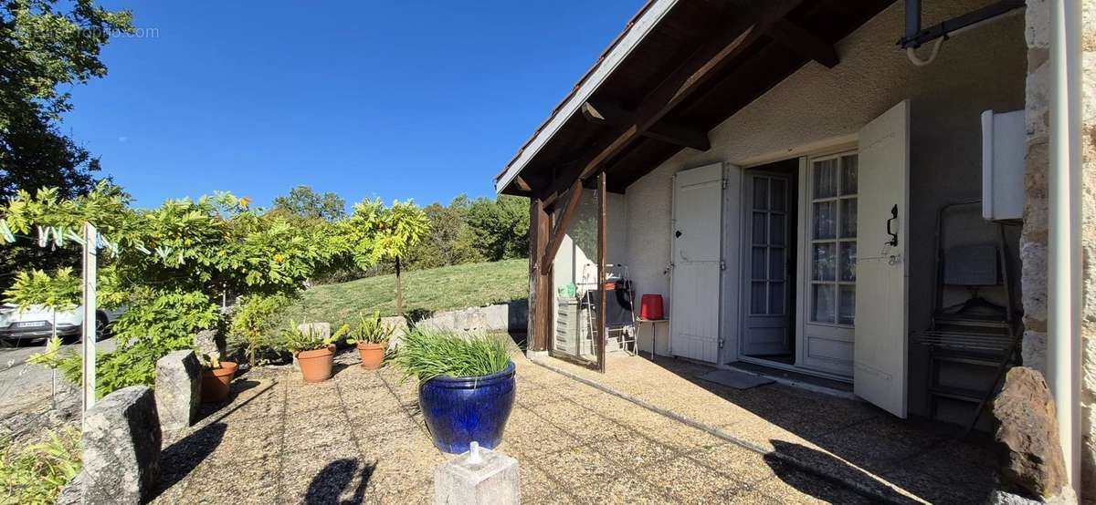 Maison à MONTAIGU-DE-QUERCY