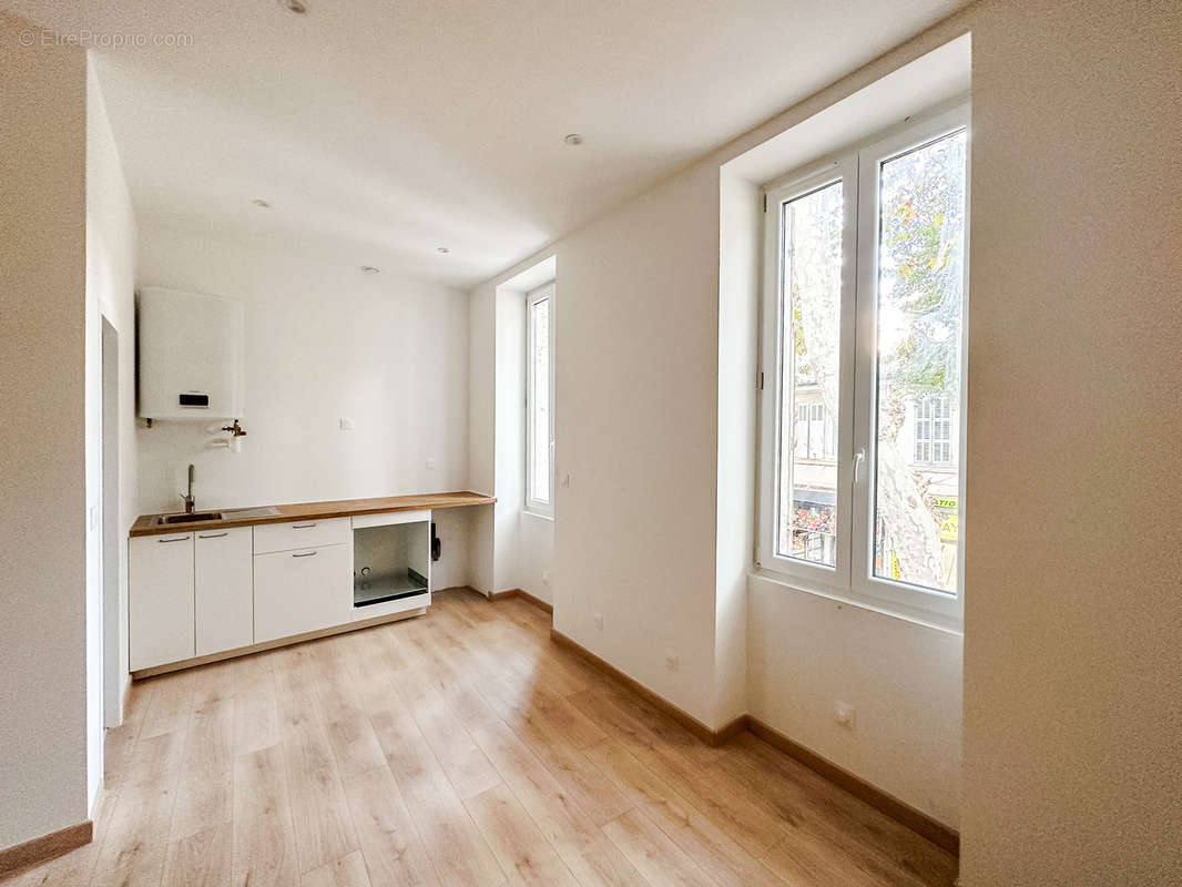 Appartement à MARSEILLE-4E