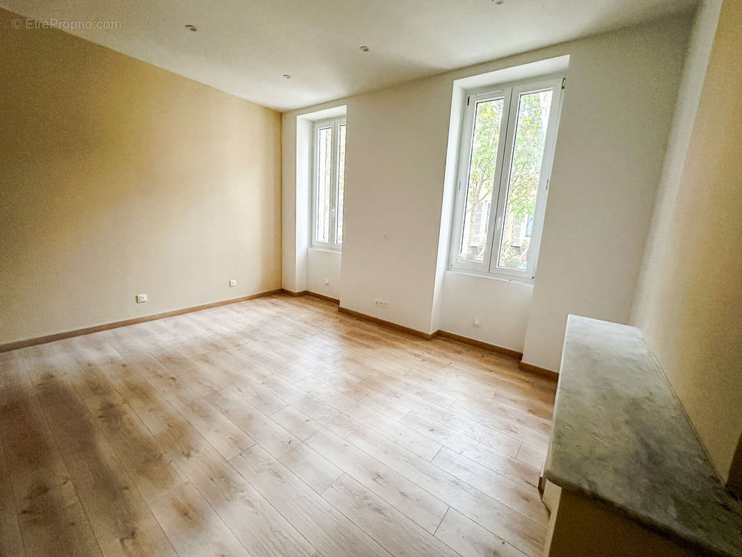 Appartement à MARSEILLE-4E