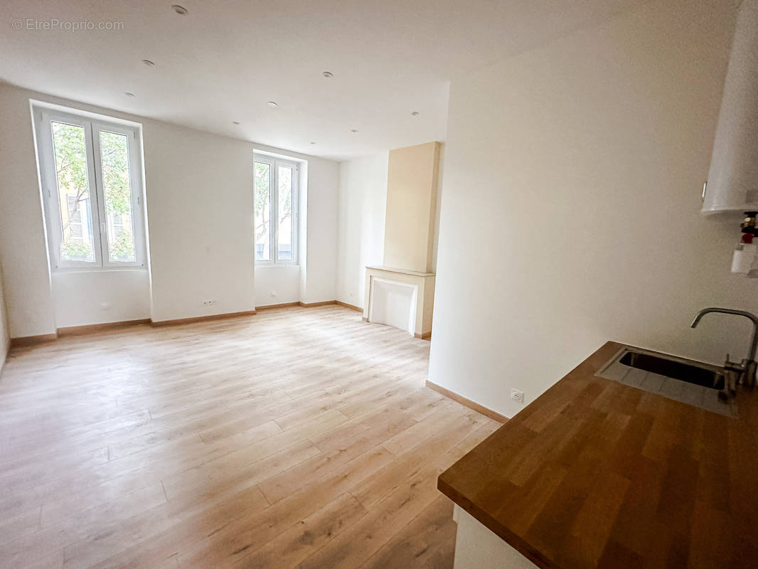 Appartement à MARSEILLE-4E