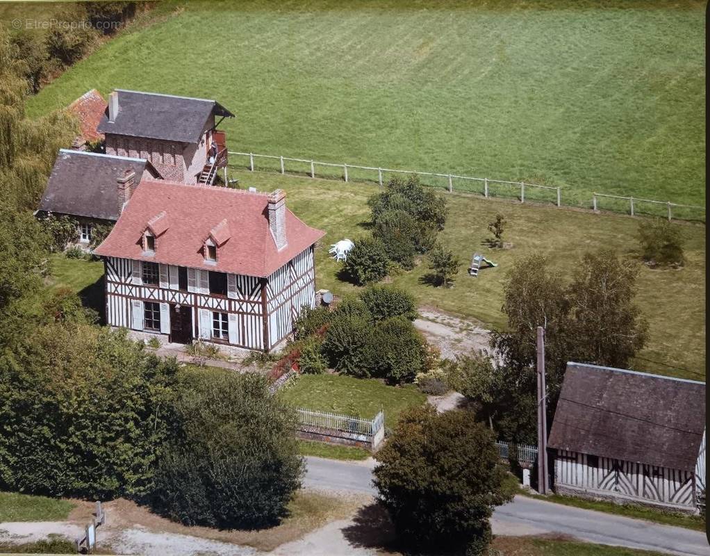 Maison à GRANDCHAMP-LE-CHATEAU