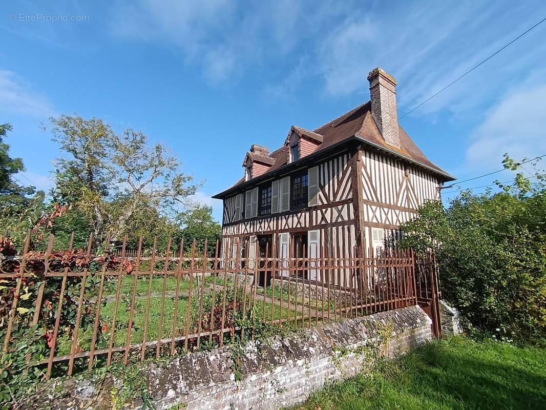 Maison à GRANDCHAMP-LE-CHATEAU