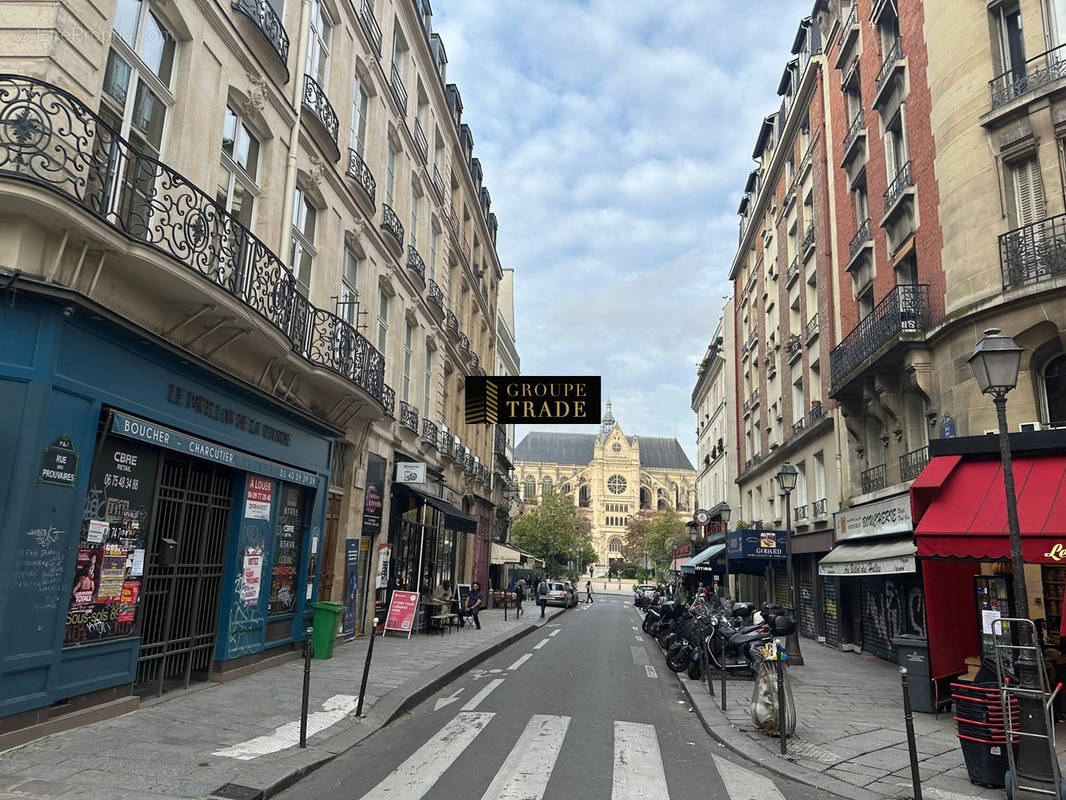 Appartement à PARIS-1E