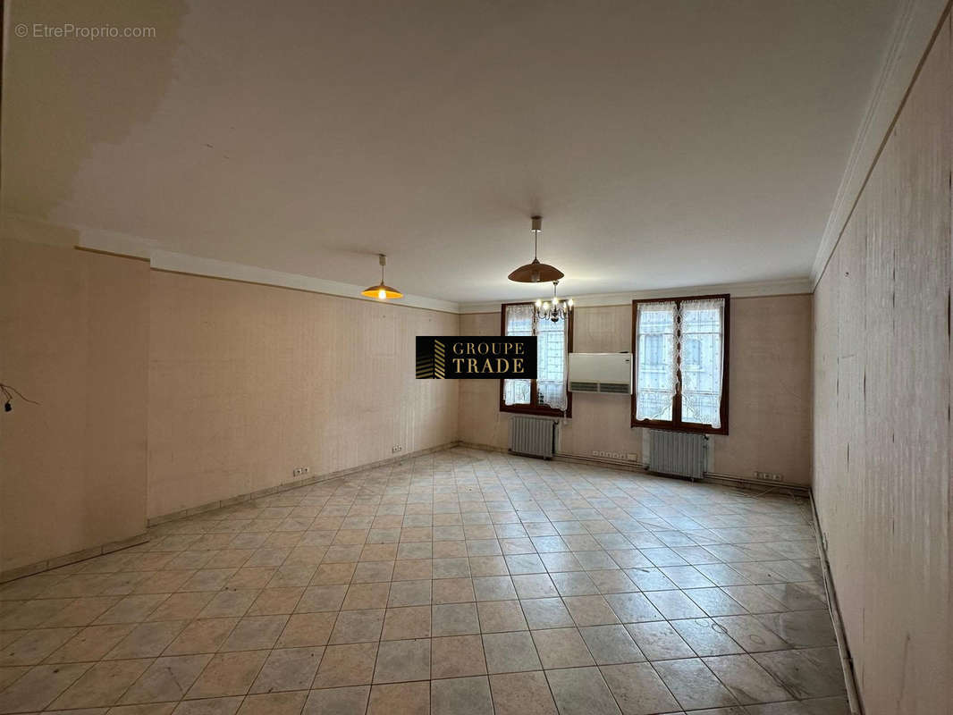 Appartement à PARIS-1E