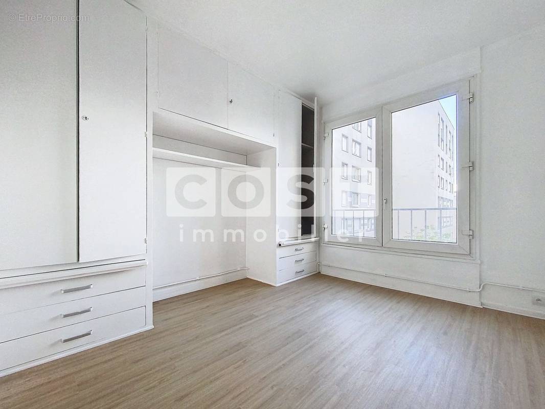 Appartement à COURBEVOIE