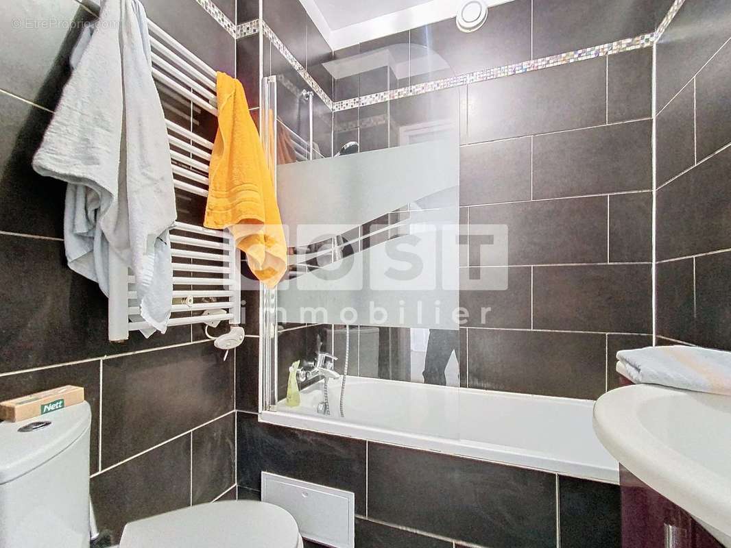 Appartement à COURBEVOIE