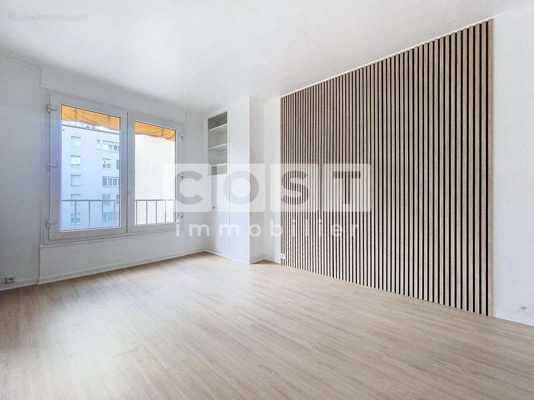 Appartement à COURBEVOIE