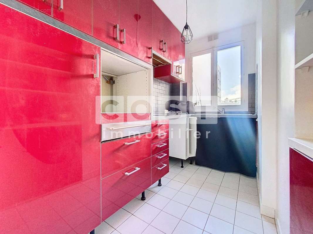 Appartement à COURBEVOIE