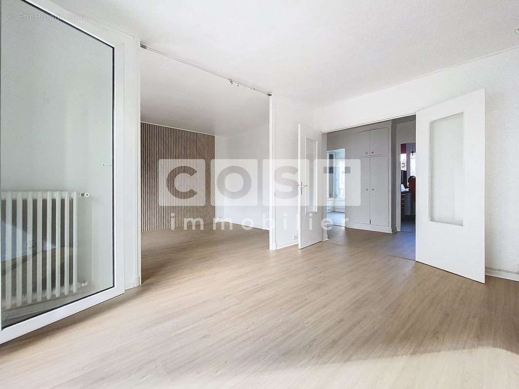 Appartement à COURBEVOIE