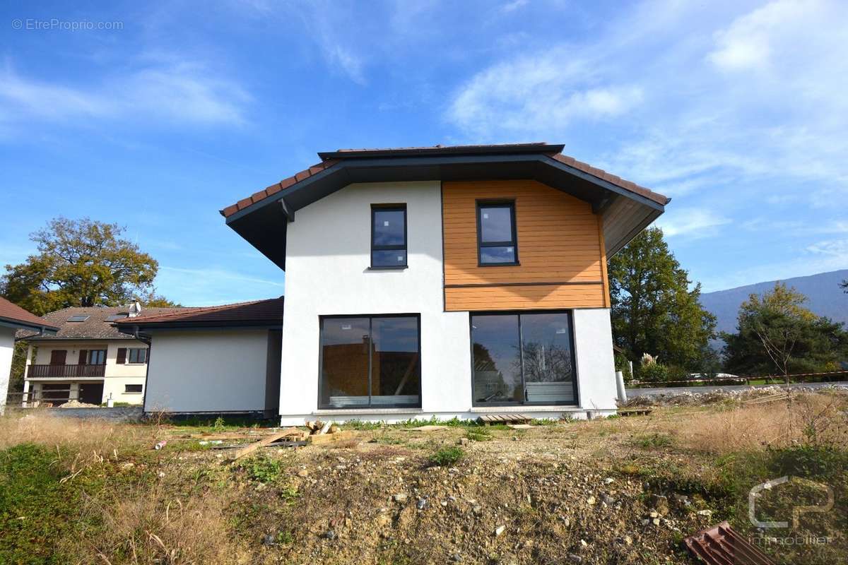 Maison à CHAPEIRY