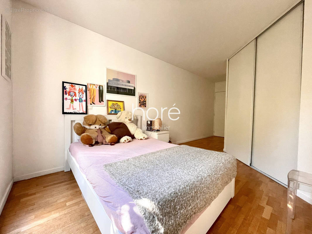 Appartement à LA GARENNE-COLOMBES