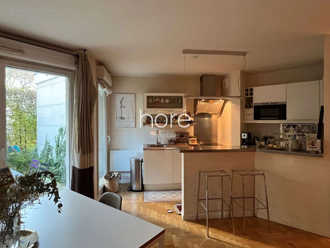 Appartement à LA GARENNE-COLOMBES