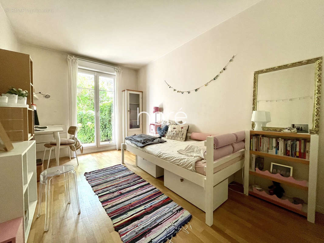 Appartement à LA GARENNE-COLOMBES