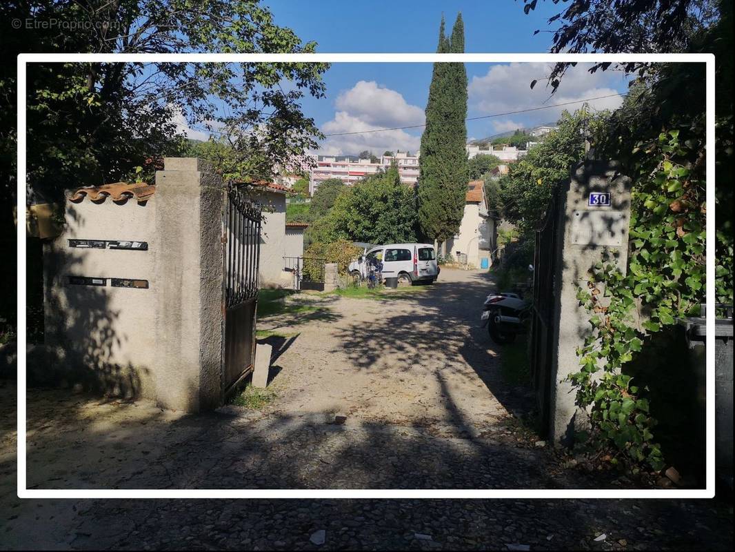 Parking à GRASSE