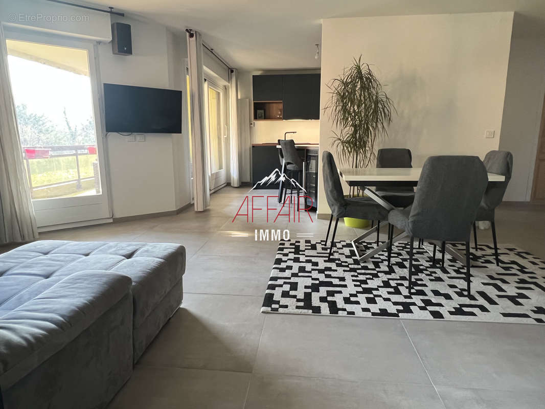 Appartement à COLLONGES-SOUS-SALEVE