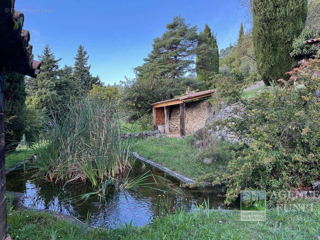 Maison à SAINT-VALLIER-DE-THIEY