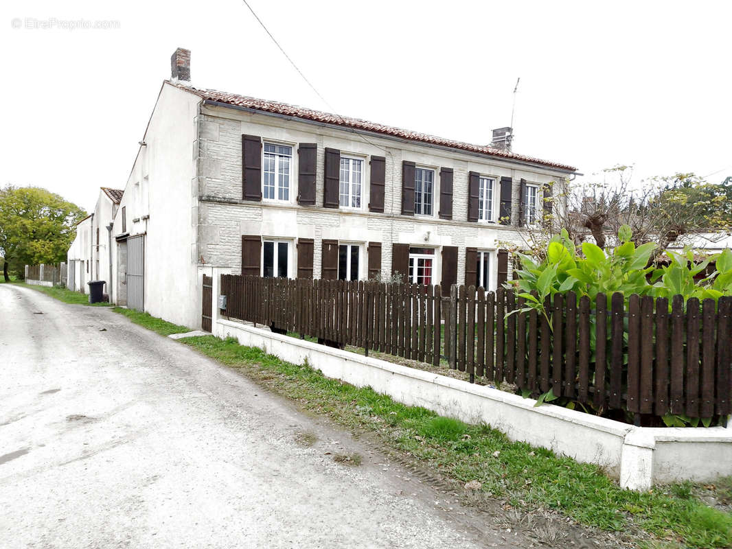 Maison à SAINTE-SEVERE