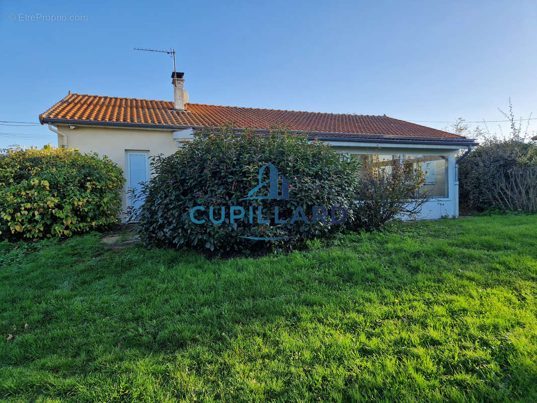 Maison à SAINT-JEAN-SAINT-MAURICE-SUR-LOIRE