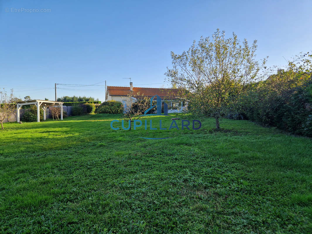 Maison à SAINT-JEAN-SAINT-MAURICE-SUR-LOIRE